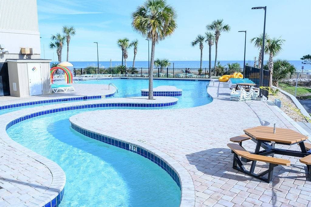 Foto 2 von 50: Heated Indoor Pools, Remodel Oceanfront King bed!