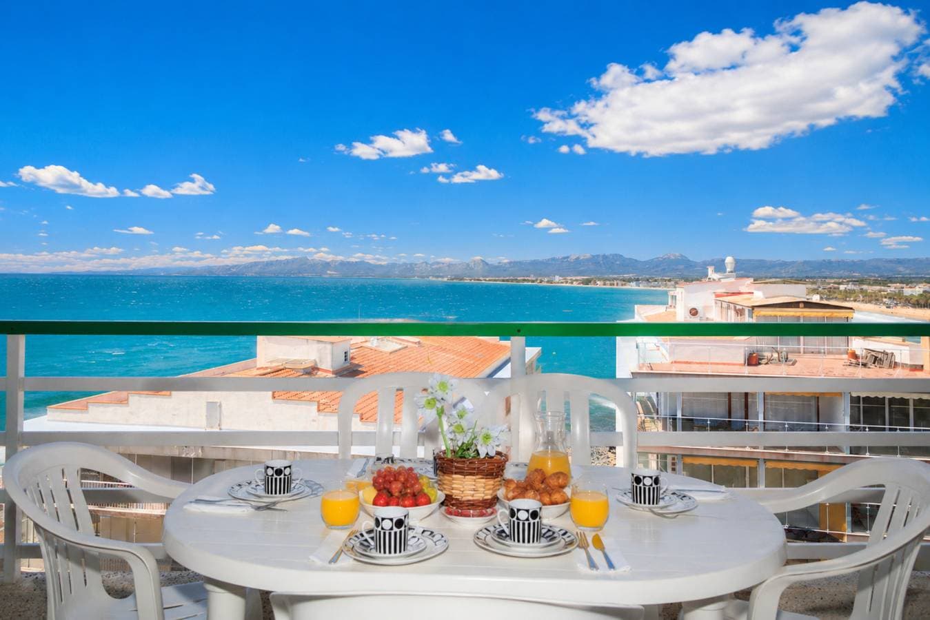 Apartment Near the Beach | Parking & WiFi 1
