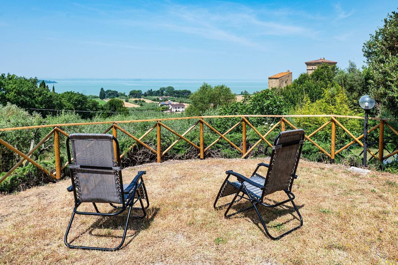 Foto 2 von 39: Ferienhaus 'Del Riccio' mit Seeblick, WLAN und Klimaanlage