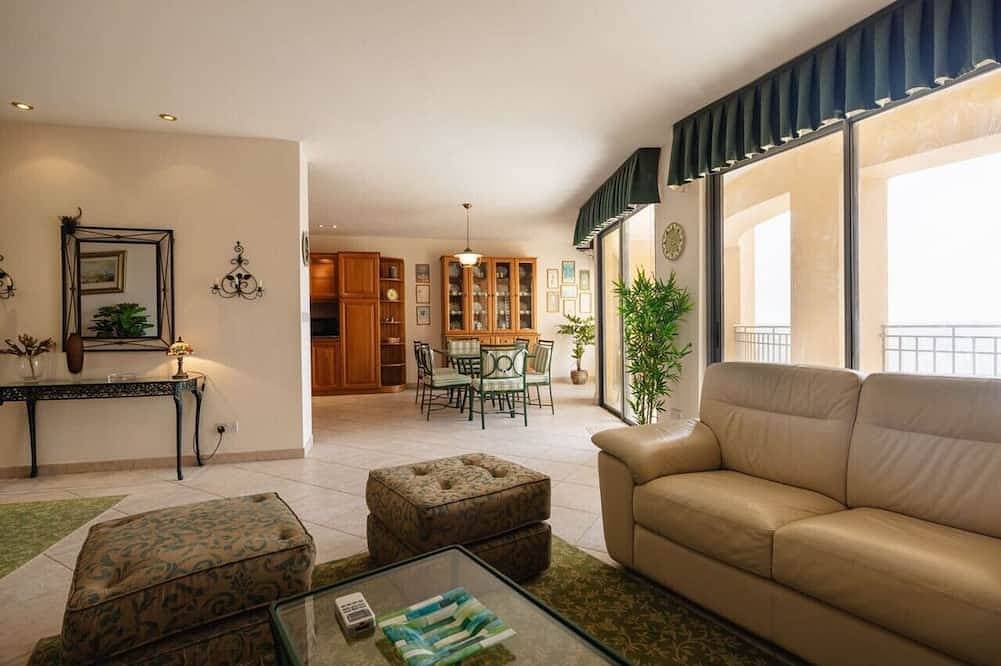 Foto 9 von 20: Charming Modern Seaview Apartment in Central Portomaso