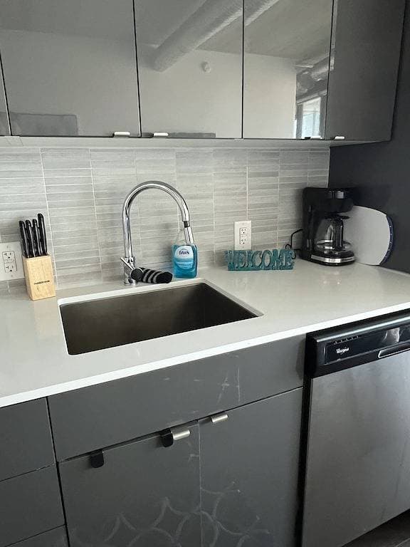 Foto 7 von 30: Executive 2 bed Condo King bed great Location downtown with laundry