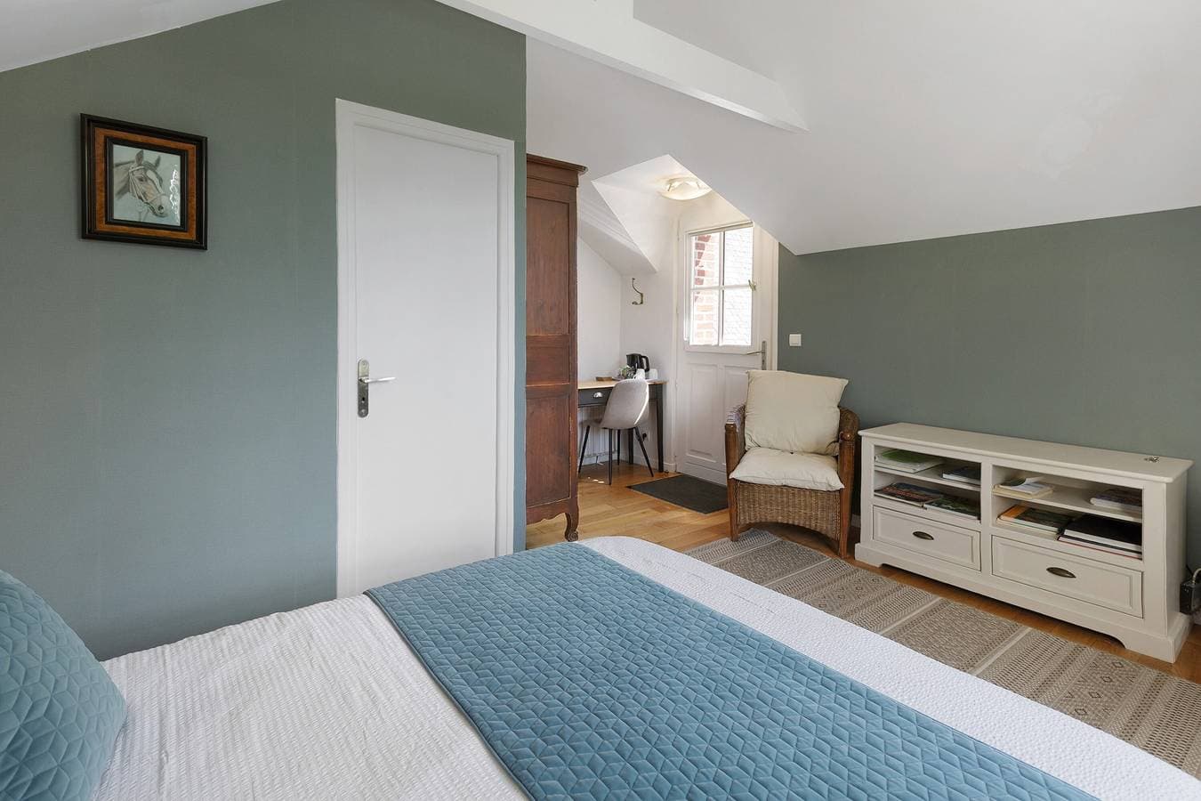 Foto 12 von 28: Bed & Breakfast 'Les Soliers - La Chambre' mit Balkon und WLAN