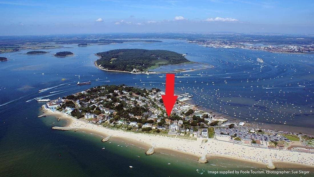 Top Floor Sandbanks Apartment with Free Parking just minutes from the Beach and Bars 1