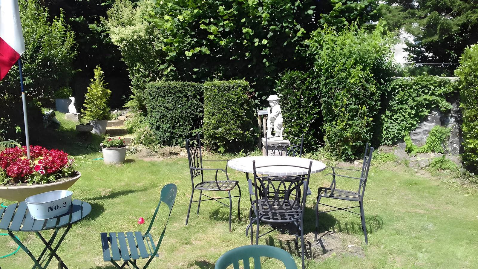 Foto 12 von 13: Bed and Breakfast 'Blanche De Castille' mit Gemeinschaftsterrasse, Garten & WLAN