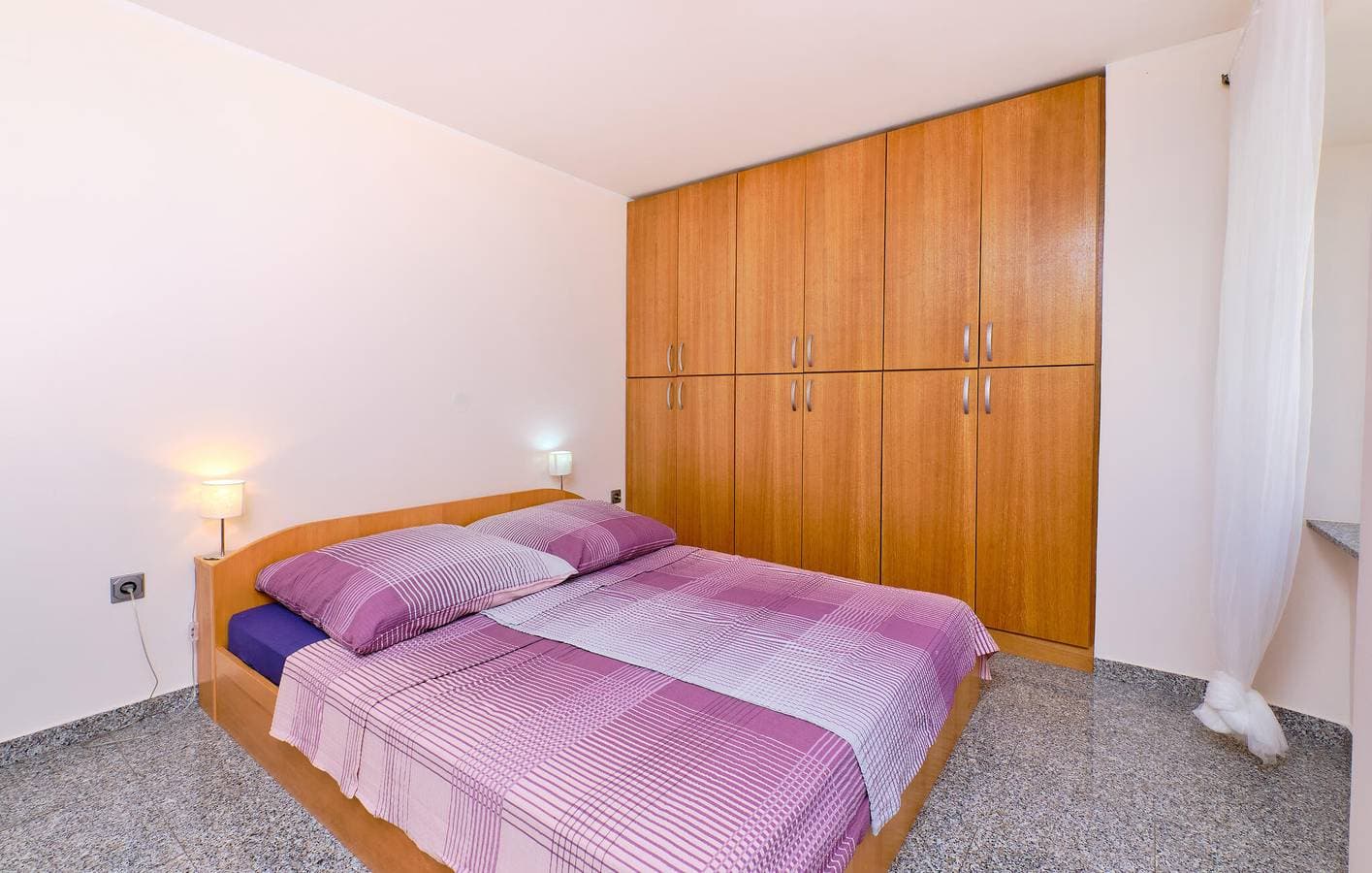 Foto 10 von 20: Charmante 2-Zimmer-Wohnung mit Terrasse und malerischer Aussicht, 2 km vom Strand von Valdarke entfernt