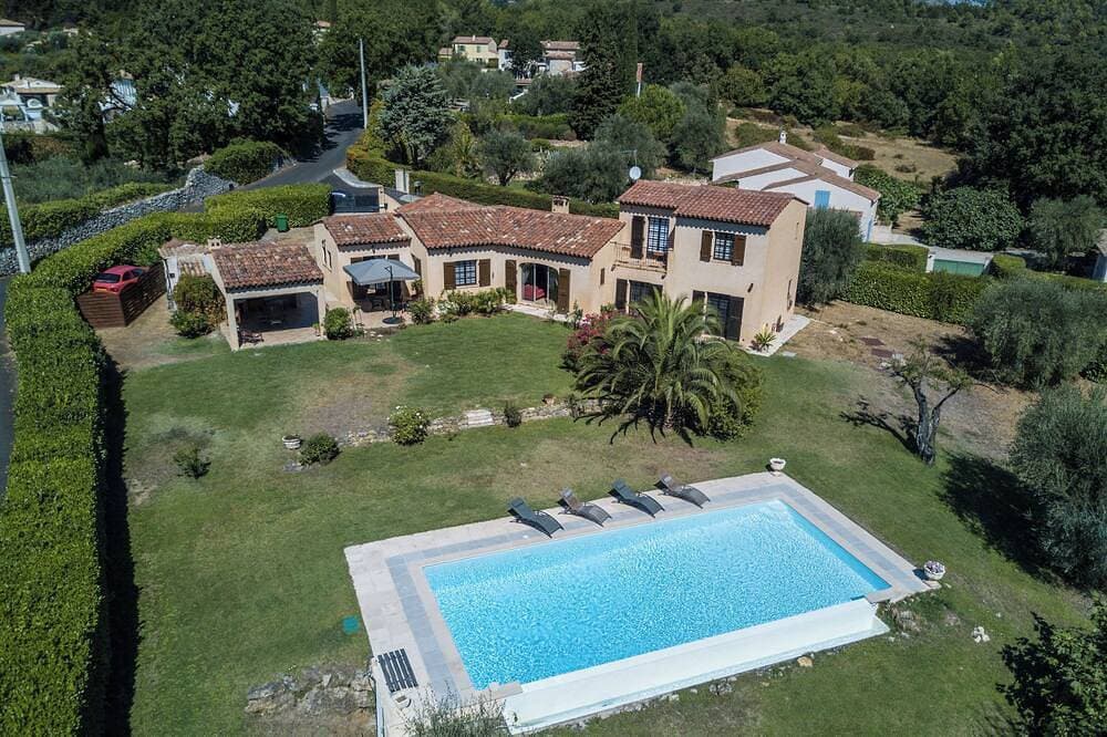 Foto 13 von 30: Unabhängige Villa mit großem Pool und Sommerküche