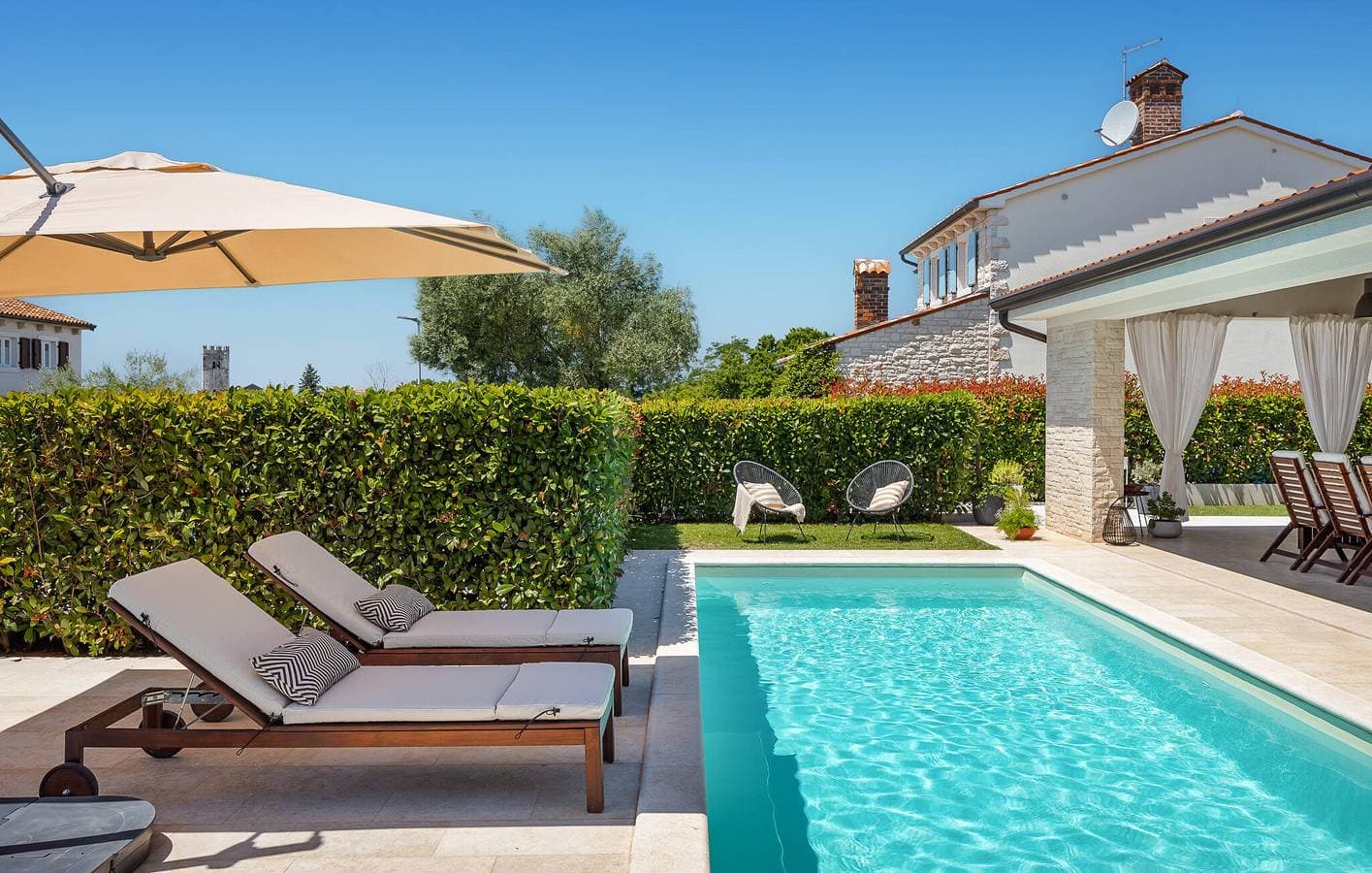 Foto 7 von 43: Geräumige 2-Zimmer-Wohnung mit Pool und WLAN, in der Nähe des Stadtzentrums von Heraki