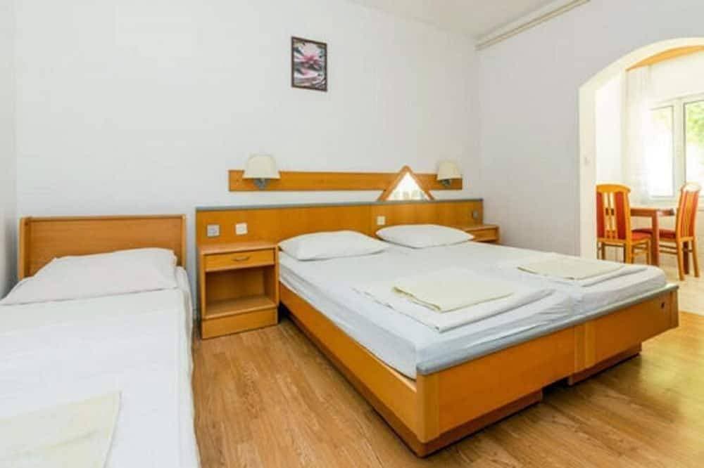 Foto 4 von 15: Apartments Klis - Studio-Apartment mit Terrasse - 2 (D)