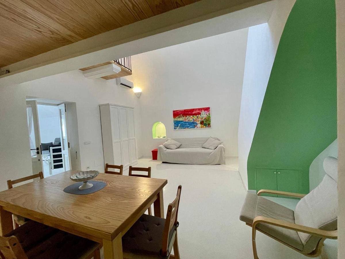 Foto 4 von 14: Two-Bedroom Apartment