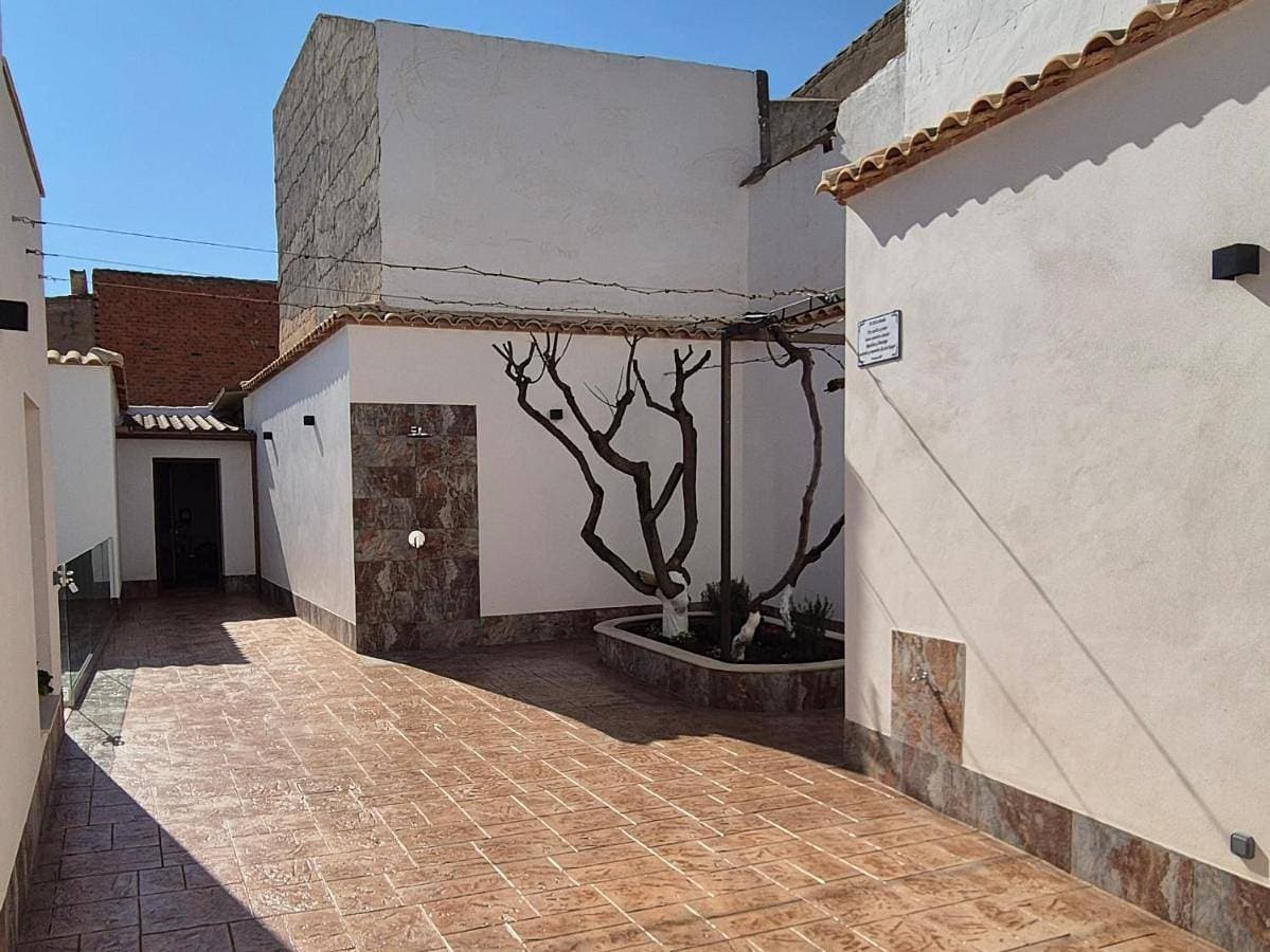 Foto 4 von 48: Four-Bedroom House