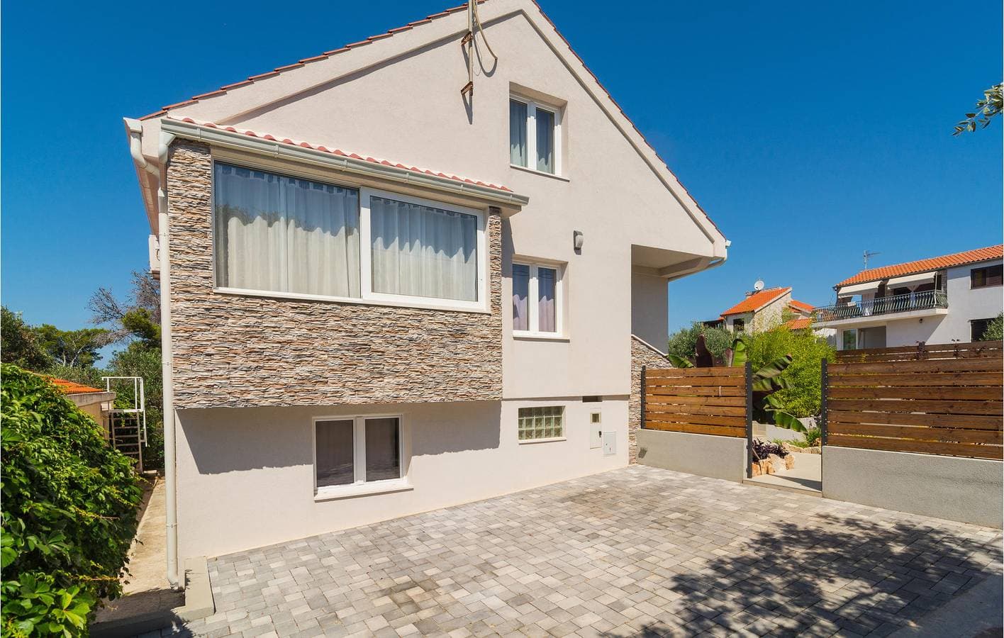 Urlaub am Meer: 1,5 km zur Küste, mit Pool, Terrasse und Blick auf das Stadtzentrum 1