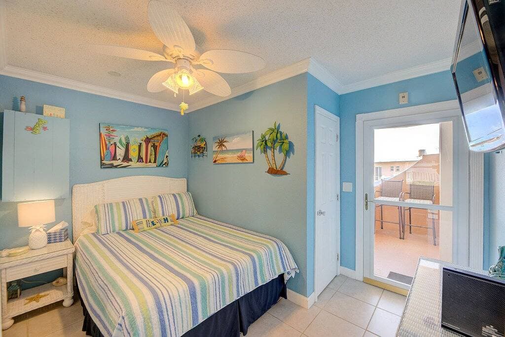 Foto 7 von 28: Pompano Beach Florida Beachfront Condo voll ausgestattete Küche