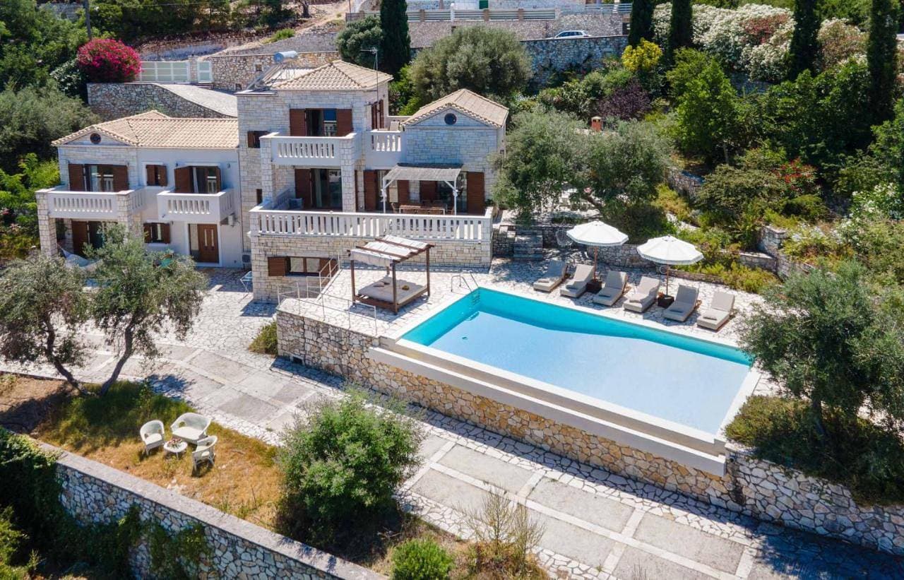Foto 2 von 43: Villa with Sea View