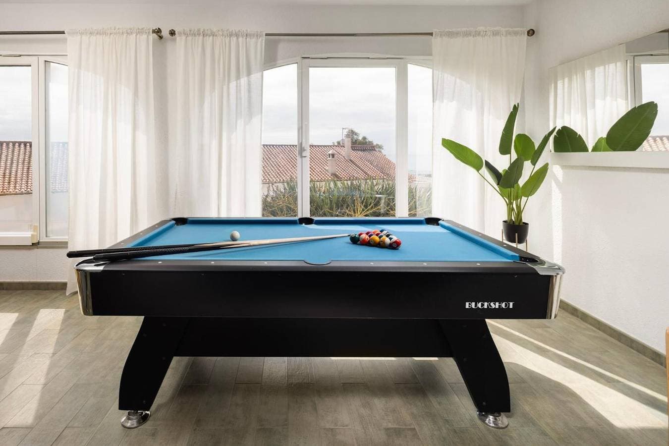 Foto 5 von 42: Villa „Garten mit Pool, Billard“ mit Meerblick, WLAN und Klimaanlage