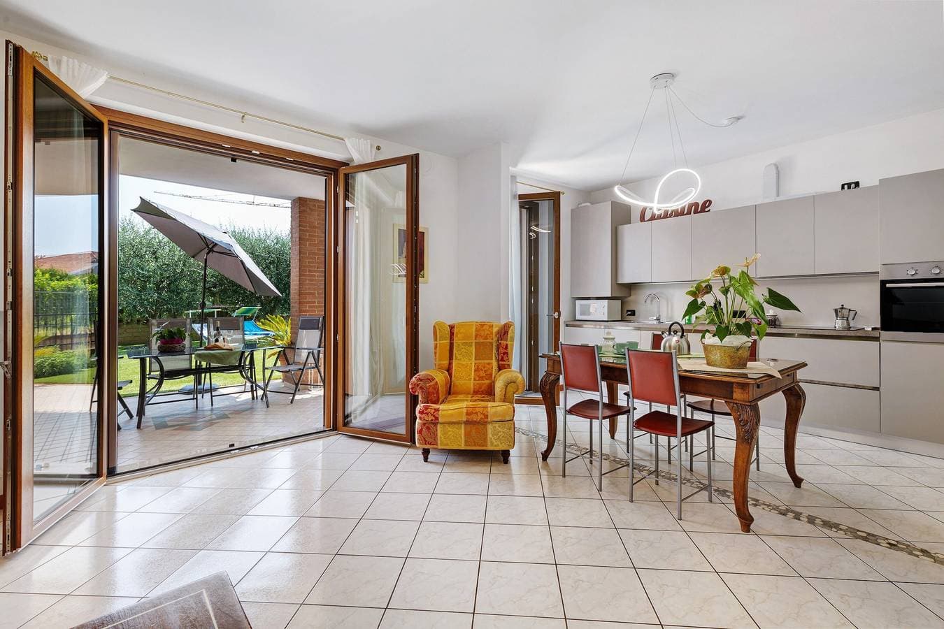 Foto 3 von 33: Ferienwohnung 'Katy Lake Lavanda ' mit privater Terrasse, WLAN und Klimaanlage