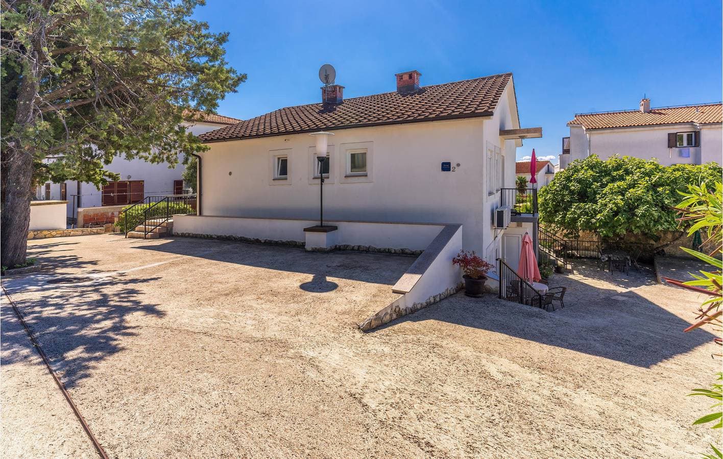 Gemütliches Apartment mit Pool, Terrasse & WiFi - nur 1,5km zum Strand 1
