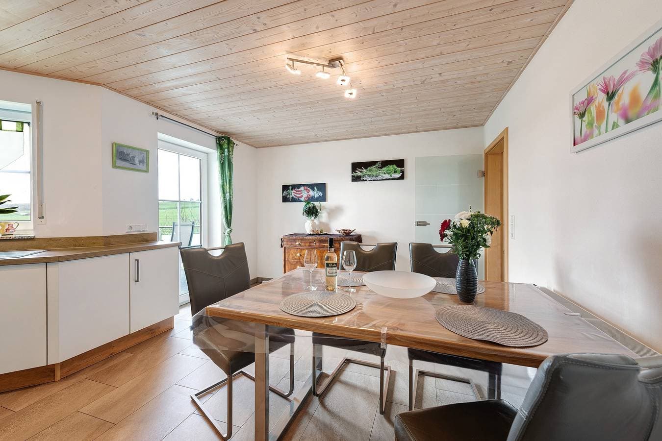 Foto 7 von 25: Gemütliche Ferienwohnung im Dachgeschoss "Vogelsang" mit Bergblick, WLAN & Balkon