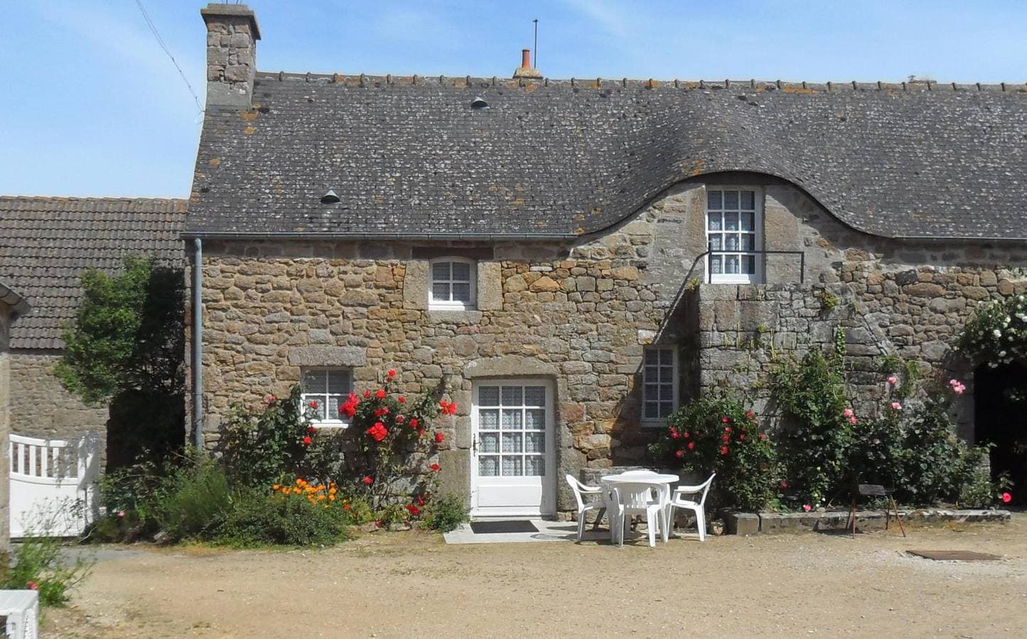 Gemütliche Gite mit Parkplatz, Garten & TV, 800m zum Plage de la Mondrée 1