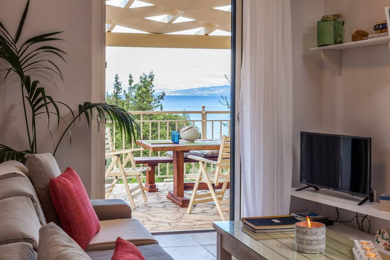 Foto 8 von 33: Exquisite Paxos Villa | Villa Nereus | 2 Bedrooms | Breathtaking Sea Views