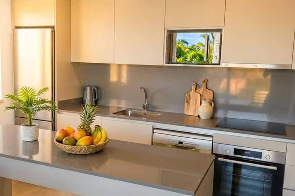 Foto 10 von 16: Pool * 5 min to Beach * Free Parking * Fenced Yard