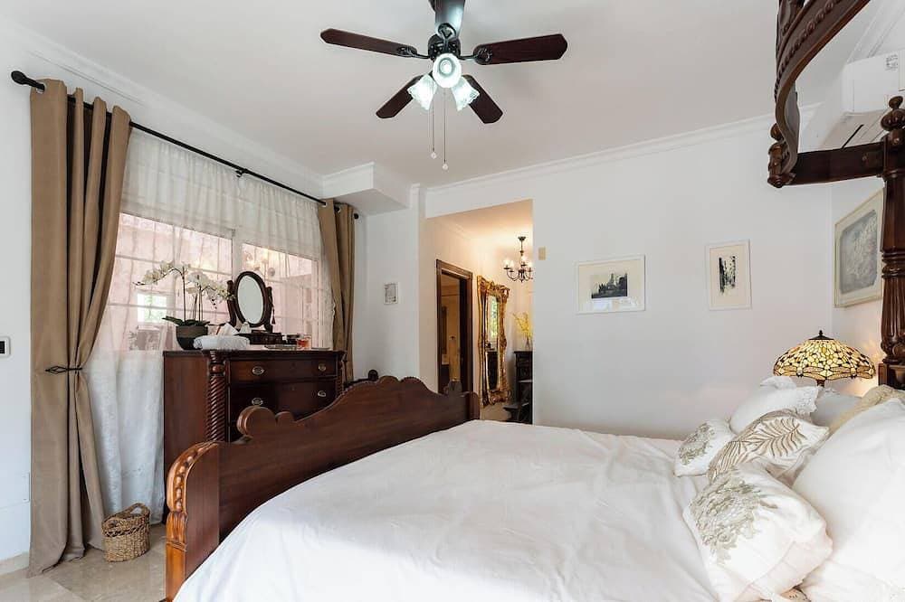 Foto 3 von 30: Luxury 3Br Villa by Alhaurín Golf w/ Heated Pool