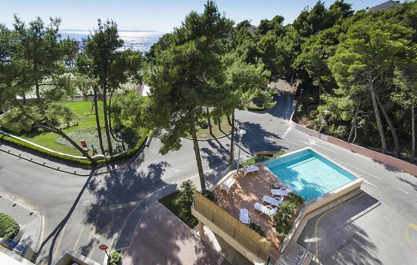 Foto 7 von 19: Apartment mit Meerblick, Pool und Terrasse, 2 km vom Strand Strobec entfernt
