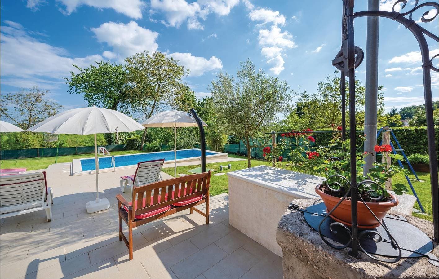 Foto 7 von 30: Charmante 68 m² große Wohnung mit Terrasse, Pool und Parkplatz