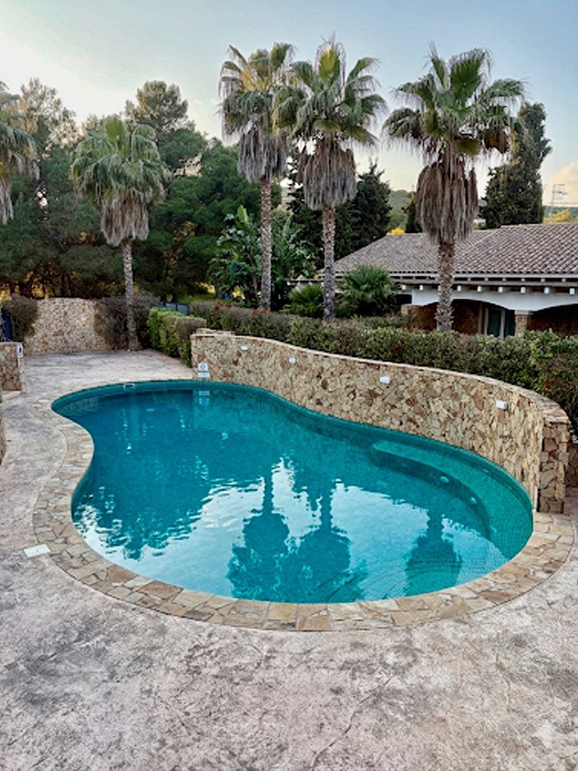 Villa Prestige - Steps from the Sea & Shared Pool 1
