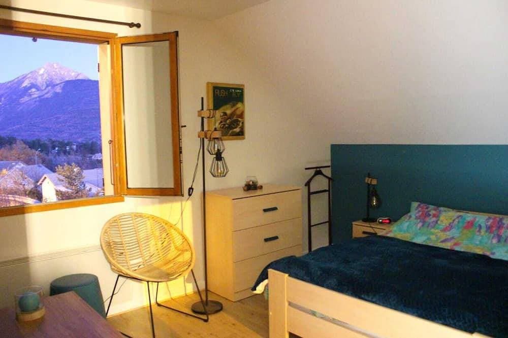 Foto 3 von 14: Spacious apartment with magnificent view and terrace, on the 1st floor of a villa.