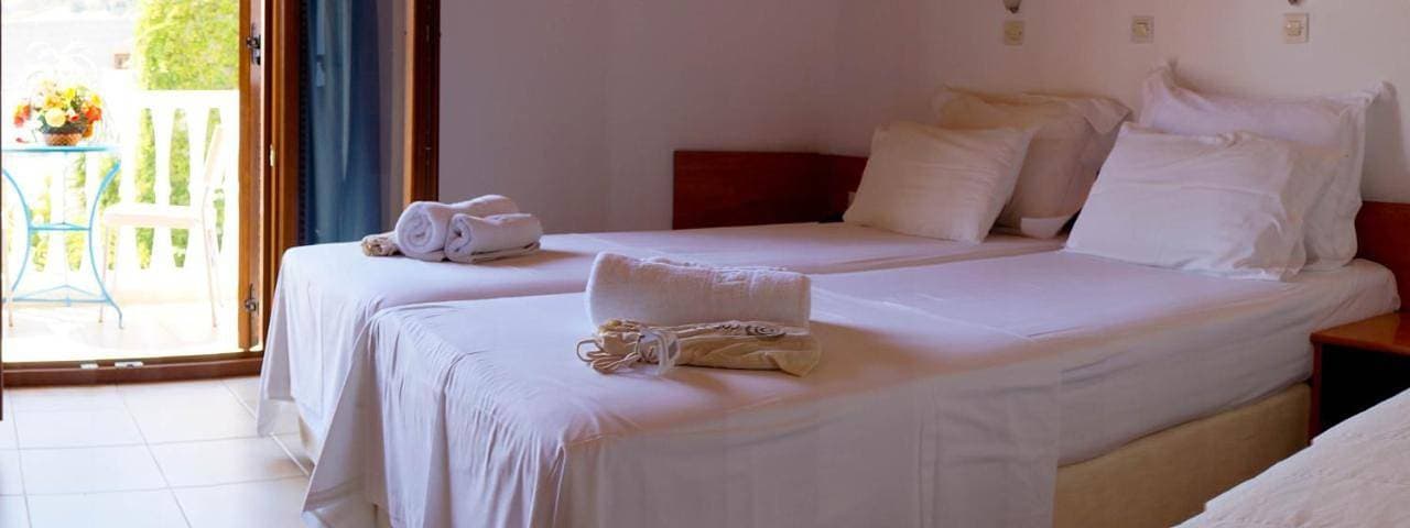 Foto 6 von 9: Double Room with Pool View