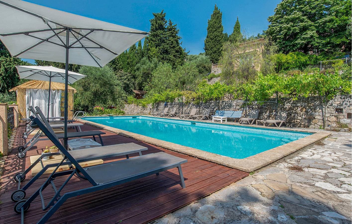 Foto 12 von 22: Wohnung mit Meerblick, Pool und Terrasse in Grasse