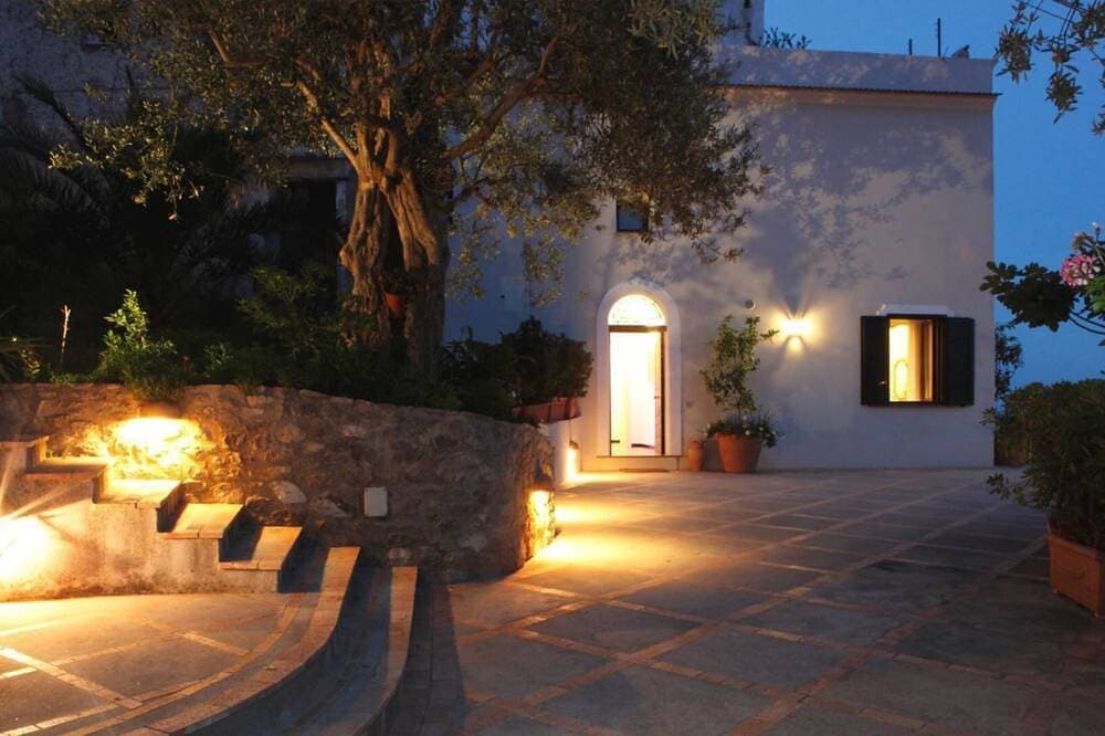 Foto 10 von 30: Romantische Amalfi Villa Amalfi Mit herrlichem Meerblick, Garten, Parkplatz auf Anfrage