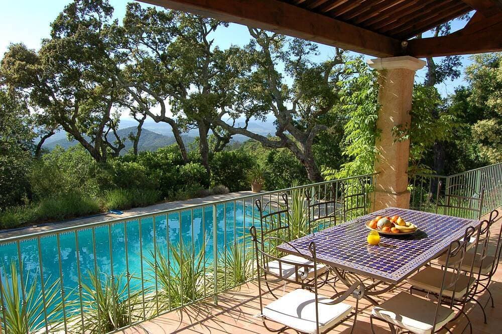 Provenzalische Villa mit spektakulärer Aussicht und privatem Pool für 6 - 10 Personen 1