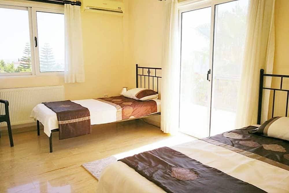 Foto 5 von 29: Fabulous 4 Bed Villa with 10m x 5m Private Pool located Ozankoy, N. Cyprus
