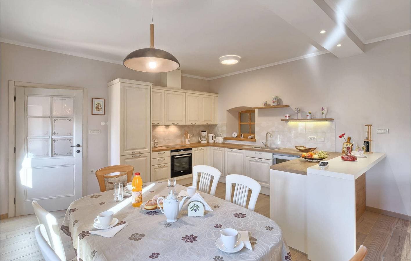 Foto 9 von 61: Gemütliche 2-Zimmer-Wohnung mit Pool, WLAN und Parkplatz in der Nähe von Restaurants