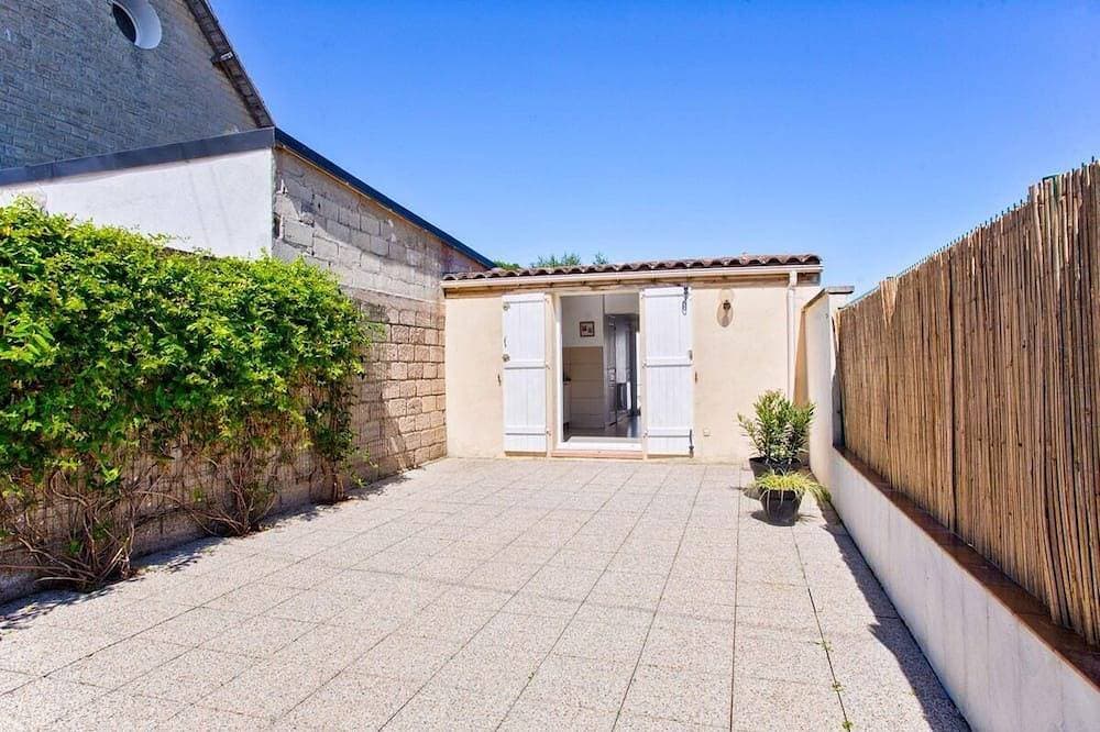 L'atypique, 150M beach terrace 1