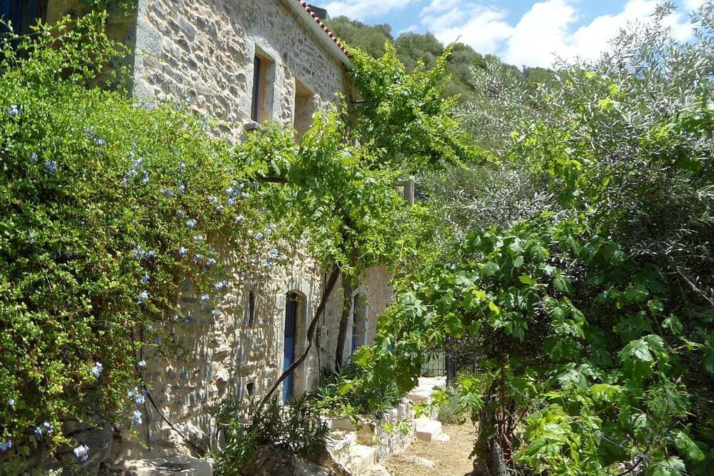 Foto 6 von 30: Wunderbares altes Steinhaus, mit Blick auf Meer und Bergen