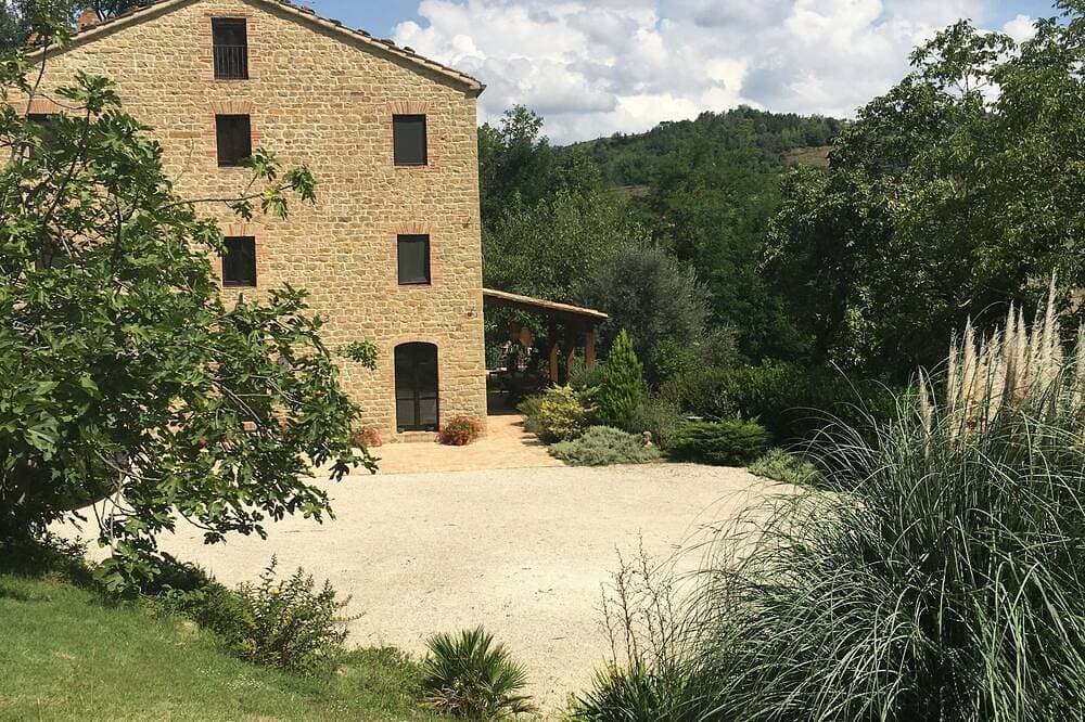 Foto 9 von 27: Beautifully renovated, modern, 1 bedroom apartment with swimming pool