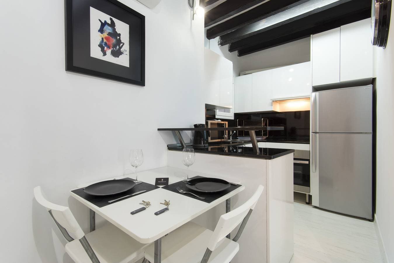 Foto 4 von 15: Black&White Apartment minimum stay 31 nights