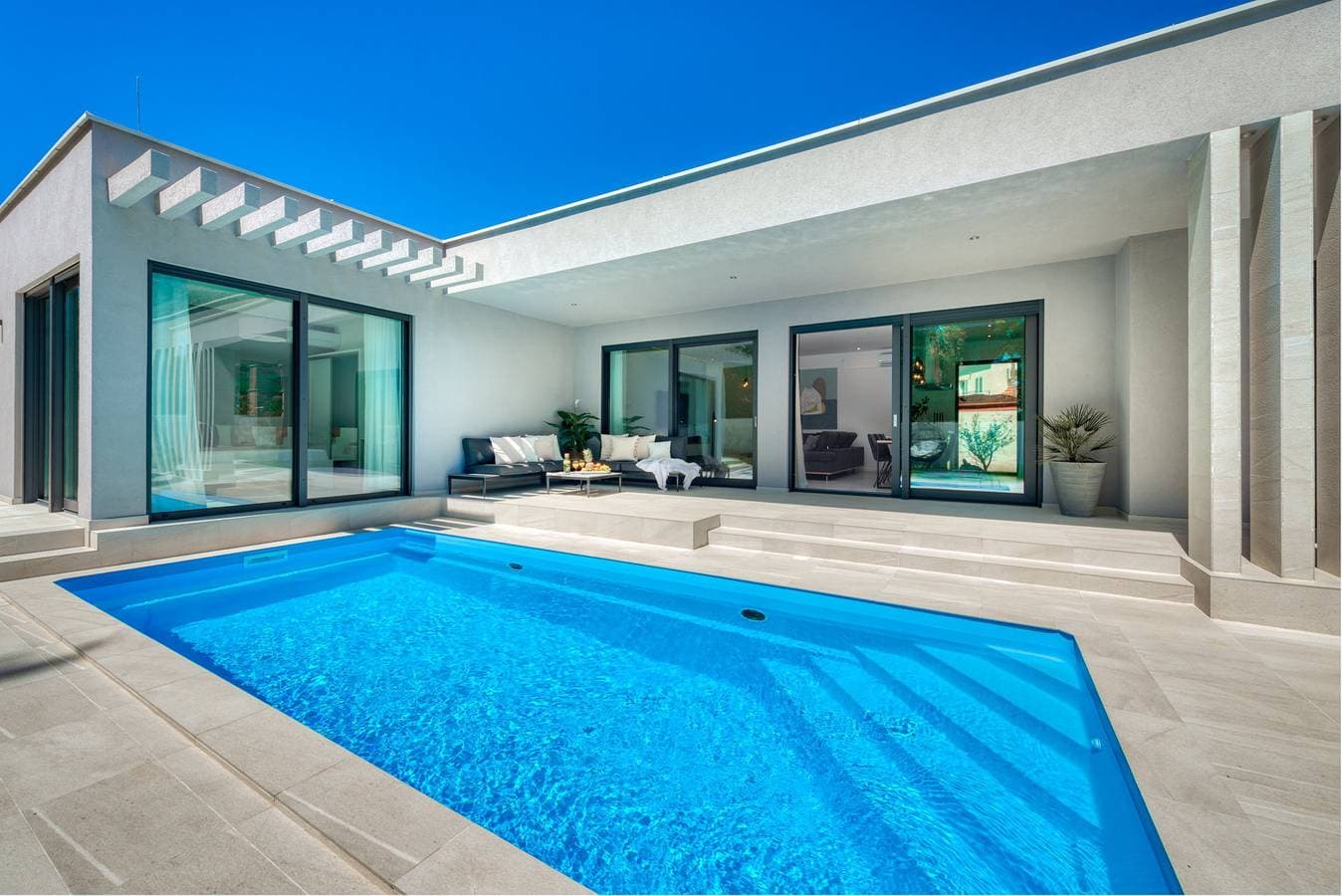 Foto 3 von 48: Villa Fyra mit Pool