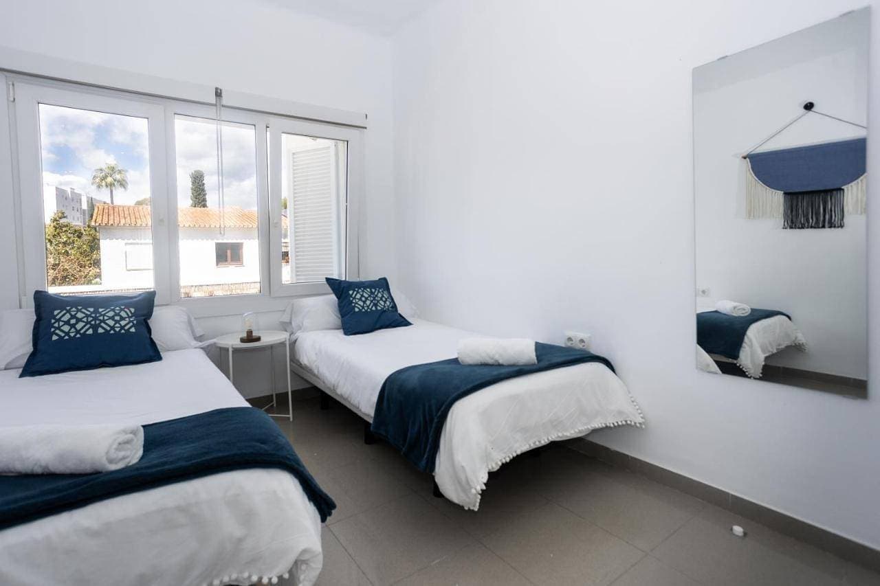 Foto 10 von 11: Twin Room with Shared Bathroom