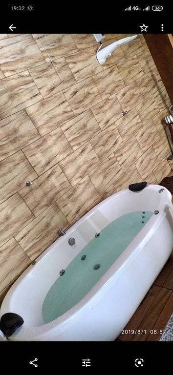 Foto 8 von 10: Haus mit Pool und Badewanne in Rj