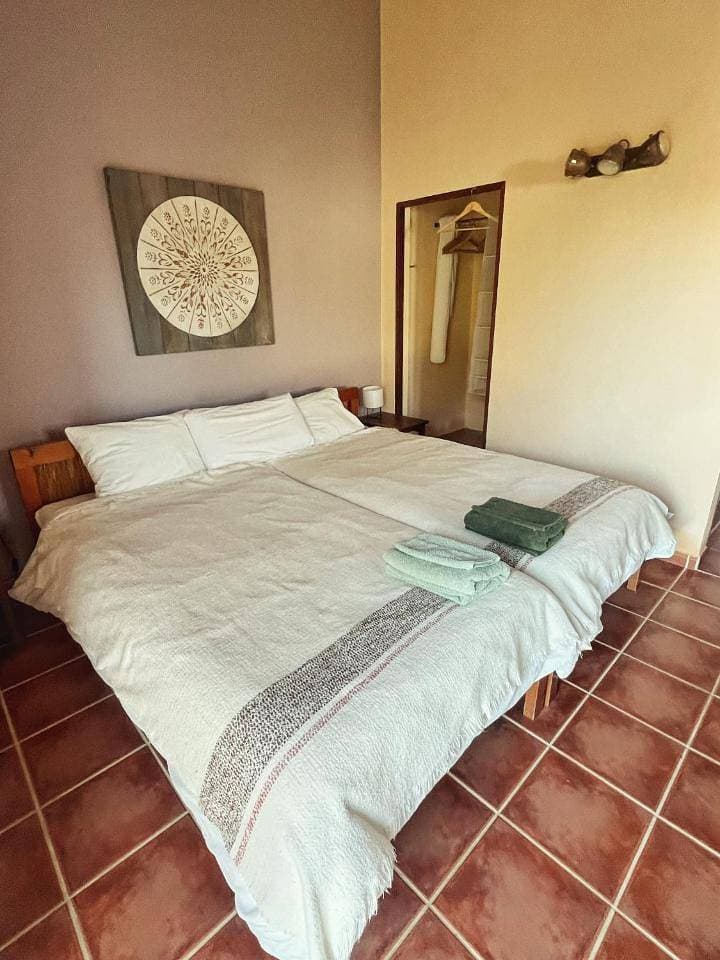 Foto 7 von 8: Double Room with Private Bathroom