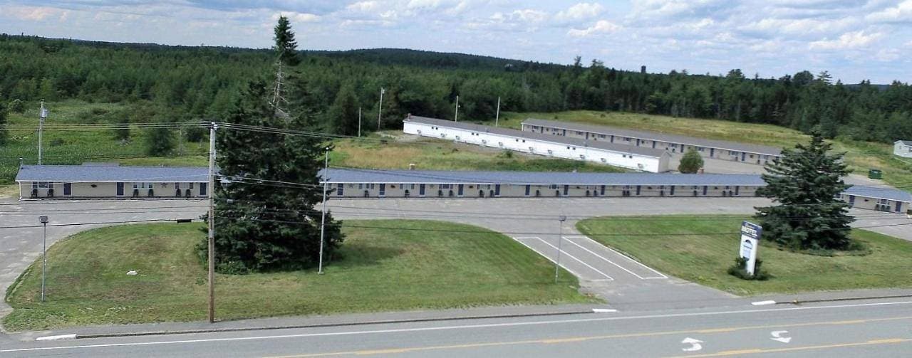 The Bluebird Motel Maine 1