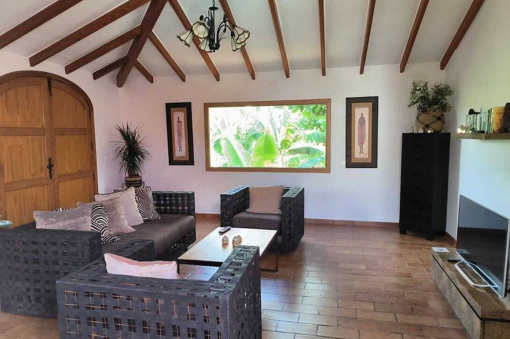 Foto 7 von 23: Einzigartige Luxusvilla in einer exotischen Bananenplantage. Beheizter Pool