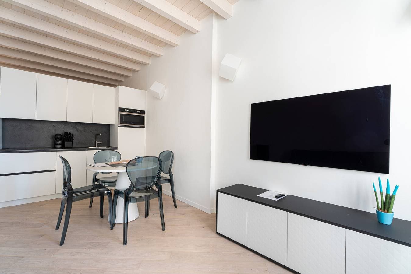 Foto 12 von 22: Ferienwohnung 'Flat 3' mit Seeblick, WLAN und Klimaanlage