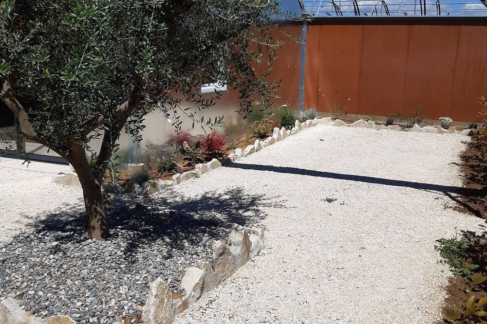 Foto 7 von 26: Dansavan Gite champ de Lavande Luberon Shared swimming pool air conditioning