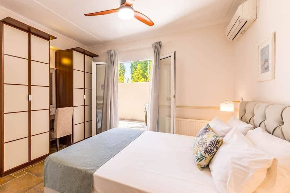 Foto 3 von 30: Villa St. Nicholas House, Family Friendly, Large Heated Pool, 300m to the beach.