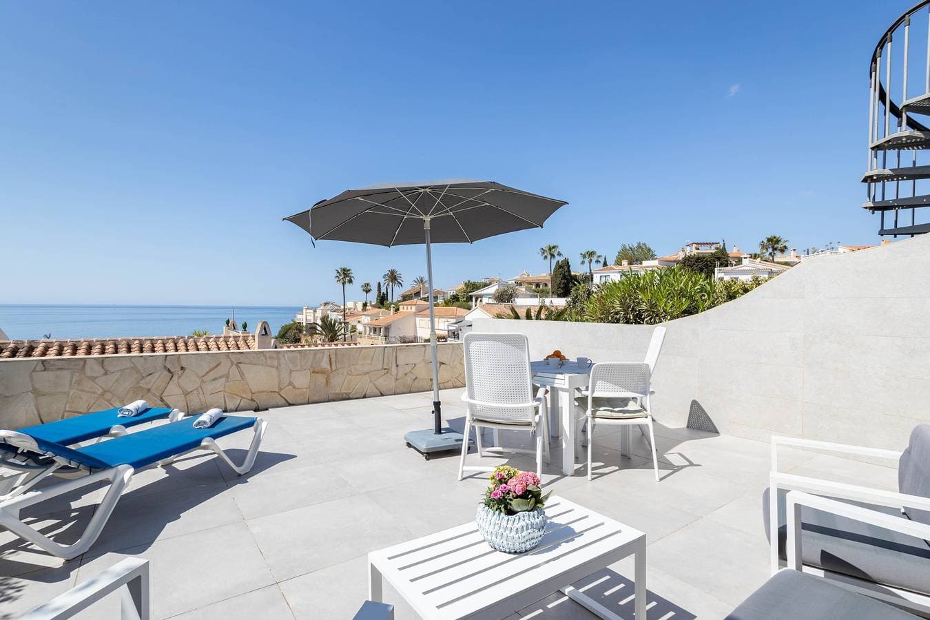 Foto 4 von 28: 'Wunderschönes Haus direkt am Meer' mit Meerblick, Garten und WLAN