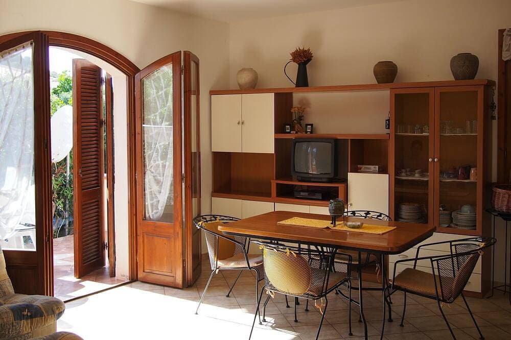 Mediterrane, vollausgestattete Ferienwohnung mit zwei Terrassen 1